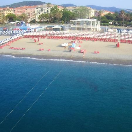 Savona Magnifico Sole Mare 150 M Wifi Climatcontrol Appartement Buitenkant foto