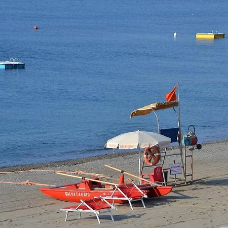 Savona Magnifico Sole Mare 150 M Wifi Climatcontrol Appartement Buitenkant foto